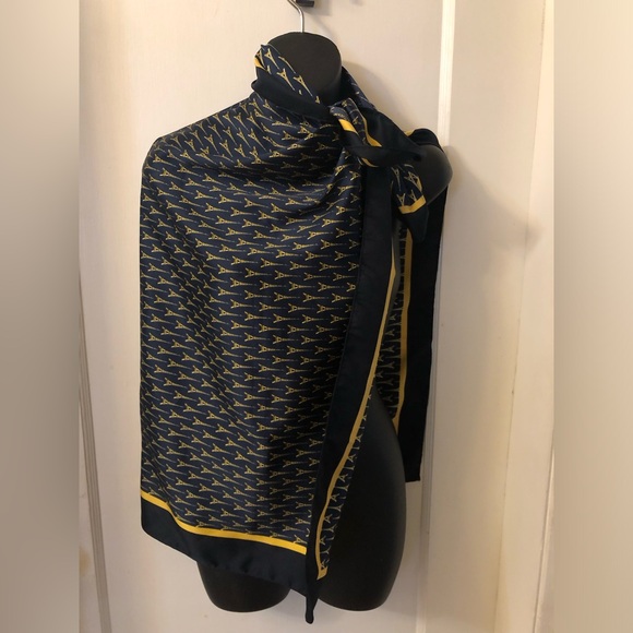 BEAUTIFUL DARK BLUE AND GOLD COLOURS PARIS EIFFEL TOWER SQUARE SCARF - Picture 6 of 9